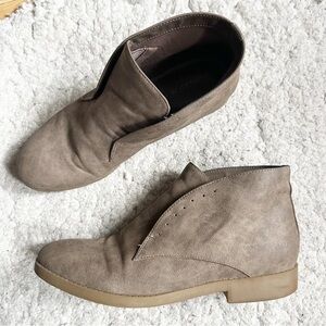 Indigo Rd. Faux Brownish Tan Leather Elastic Ankle Slip-On Laceless Booties